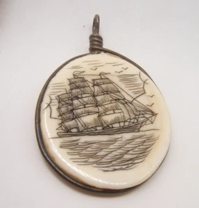 VTG HANDCRAFTED SCRIMSHAW PENDANT SAILING SHIP - Picture 1 of 7