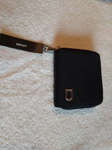 Cartera DKNY Negra Dos Compartimentos con Cremallera Medidas 4.5" x 4.5" NUEVA - Imagen 1 de 12