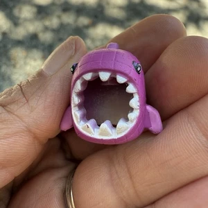 Lps B2  Pink Shark Head Insert - Picture 1 of 3
