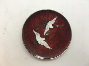 Pequeño plato de esmalte japonés que representa dos grúas ~ 4-7/8" a través - Imagen 1 de 5