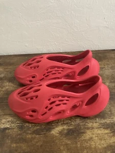 Men’s Size 6 Yeezy Foam Runner Vermillion RNNR Foamrunner - Picture 1 of 5