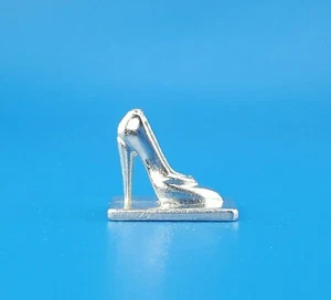 Scene It Squabble Men Vs Women High Heel Shoe Silver Replacement Game Token - Picture 1 of 9