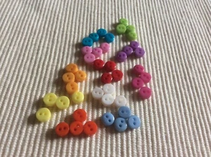 44 x tiny dolls app 6mm diameter resin buttons(4 pcs of each 11 colours)1mm hole - Picture 1 of 7