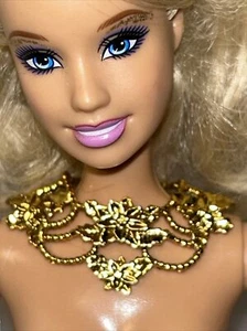 Barbie Puppe Mattel groß goldfarben Glamour Statement Stück Halskette - Bild 1 von 5