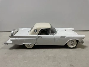 Road Signature Deluxe Collection 1:18 Diecast Metal White 1957 Ford Thunderbird - Picture 1 of 19