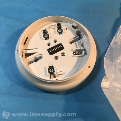 Simplex 0677197CN TrueAlarm Analog Sensor Standard Base FNIP - Image 1 of 4