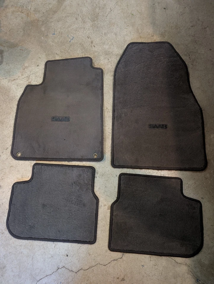 Juego de alfombrillas SAAB 9-3 2003-2007 4 ALFOMBRILLAS SEDÁN VAGÓN CONVERTIBLE NEGRO OEM Foto 1 de 1