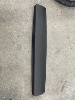 PANEL DE CUBIERTA DE MOLDURA SUPERIOR PUERTA LEVADIZA MITSUBISHI OUTLANDER OEM 2012-2017 Foto 1 de 4