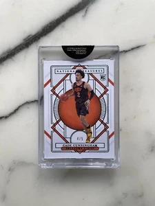 2021-22 Panini National Treasures Collegiate /5 Cade Cunningham #1 Rookie RC - Bild 1 von 2