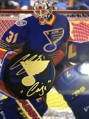 Disco con logotipo dorado firmado por Curtis Joseph St. Louis AZUL #31 con CUJO Holo y certificado de autenticidad ¡RARO! Foto 1 de 3