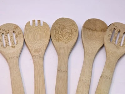 Juego de 5 cucharas de madera de bambú talladas margaritas usadas Foto 1 de 4