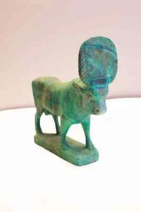 Beautiful Egyptian Goddess Hathor, Hathor face with cow shape. - Imagen 1 de 4