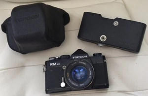 TOPCON RM300 analoge Spiegelreflexkamera schwarz 35 mm Topcor MC55 mm 1:1,7 Objektiv Tasche Zubehör - Bild 1 von 23