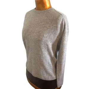 Vince 100% Cashmere Gray Crew Neck Long Sleeve Sweater Size XS Hand Washable EUC - Picture 1 of 4