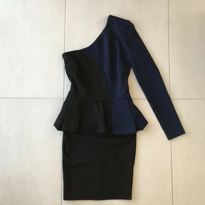 Vestido Feminino Rasgado por Ronny Kobo Tamanho P Bodycon Peplum Bloco de Cores de Um Ombro - Imagem 1 de 4