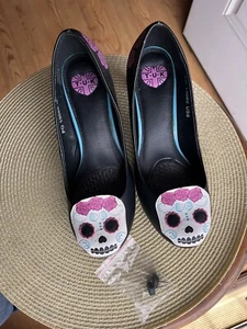 T.U.K. Tuk DAY OF THE DEAD SKULL Anti Pop BLACK LEATHER PUMPS HEELS SIZE 8US - Bild 1 von 4