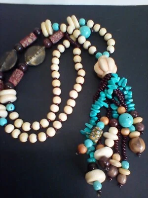 TURQUOISE AND BONE COLORED BEADED NECKLACE SOUTHWESTERN/ETHNIC - Image 1 of 3