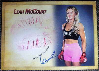 Tarjeta de beso autógrafa Leah McCourt MMA Fighter 2022 Collectors Expo AHORRA AHORA $$ Foto 1 de 3