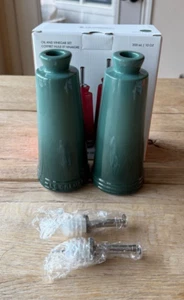 Le Creuset Stoneware Signature 10 oz Oil & Vinegar Artichaut NEW NIB - Picture 1 of 10