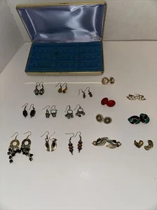 Lot Of 16 Sets Of  Vintage Earrings Mixed Metals Studs, Drop Earrings, Clip On - Picture 1 of 11