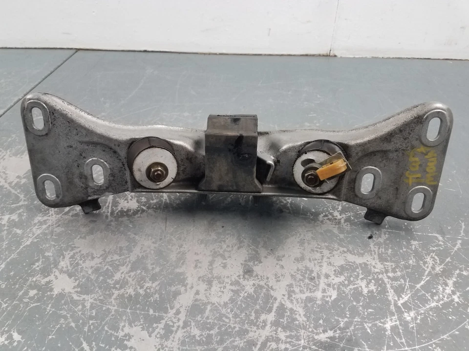 Крепление механической коробки передач 2001 BMW M5 E39 #9006 H3 - Изображение 1 из 4