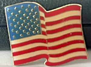 Esmalte ondeando bandera americana - Imagen 1 de 2