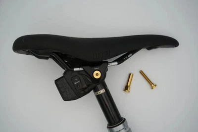 USADO SRAM AXS Cuentagotas Abrazadera Asiento Perno Titanio DORADO Reverb XPLR Foto 1 de 4