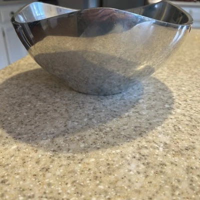 Tigela de canto Nambe 527 material de liga proprietário design triplo por Richard K. Thomas - Imagem 1 de 4