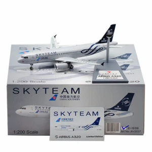 AVIACIÓN 200 AV2037 1/200 SKYTEAM CHINA SOUTH A320-200 REG: B-1696 CON SOPORTE - Imagen 1 de 2
