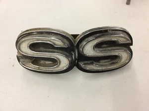 READ 1971 Chevelle SS Grille Emblem Original Survivor Shape 6264838 - Bild 1 von 7