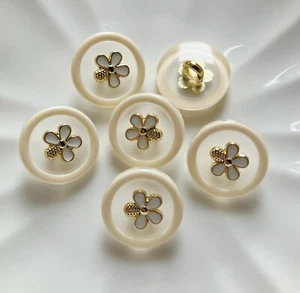 10pcs 18mm Ivory white resin plastic white daisy flower round shank buttons - Picture 1 of 3