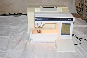Husqvarna Viking Designer I Nähmaschine Stickmaschine mit Pedal & Koffer - Bild 1 von 22