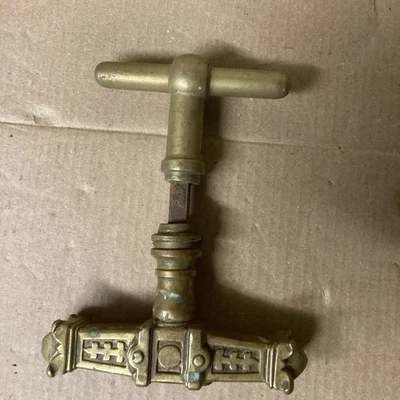 ANCIENNE POIGNÉE DE PORTE EN BRONZE  CARRÉ De 8 Loquet Béquille CLENCHE Château - Photo 1/4