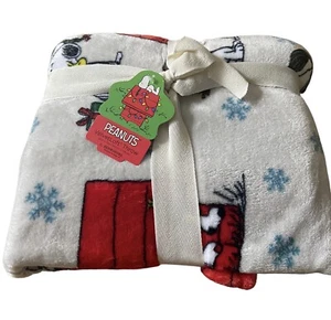Peanuts Berkshire Christmas VelvetSoft Throw Blanket Snowflake Snoopy Stockings - Picture 1 of 3