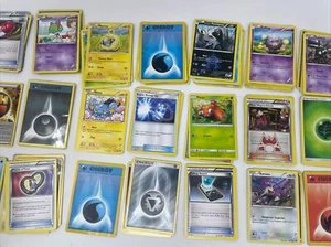 Lot of 50 Assorted Pokemon Cards Genuine Authentic - 1999-2022 Cards - Foto 1 di 3