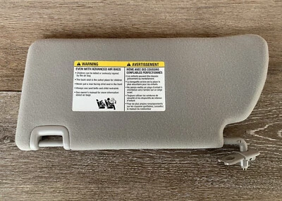 Nissan Frontier 2013-2021 lado derecho pasajero parasol sin iluminación original Foto 1 de 4