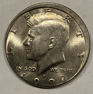1990 P KENNEDY HALF DOLLAR O/C BROADSTRIKE  BU GEM F1022-1 - Picture 1 of 3