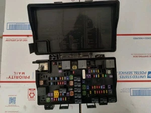 OEM 2016-2017 Jeep Grand Cherokee Overland 5.7 6.4 TIPM Fuse Box Control Module - Picture 1 of 4