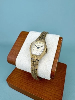Luch Soviet Mechanical Women Wristwatches Classic Vintage lady Watch - Image 1 of 4