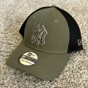 New York Yankees Hat NY New Era 39Thirty S/M Stretch Olive Black 3D Logo MLB Cap - Picture 1 of 5