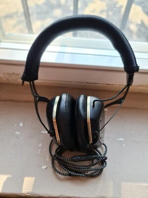 Auriculares metálicos con aislamiento de ruido sobre la oreja V-MODA Crossfade LP - negros bronceados Foto 1 de 4