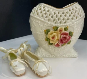 LARGE VTG. Heart Shaped Porcelain Vase with Roses 6.5" Tall & 7" Wide - Picture 1 of 9