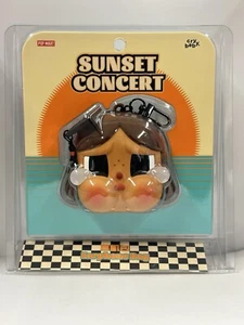 POPMART Crybaby - Bolsa para auriculares de concierto al atardecer - Imagen 1 de 2
