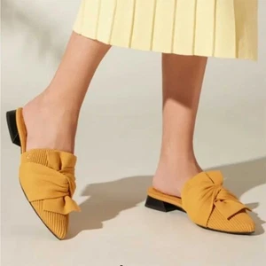 Vivaia Yaffa Pointed Toe Mule Mustard Yellow slip-on low heel knit upper US 9 - Picture 1 of 10