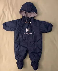 MLB New York Yankees Combinaison de neige bébé landau chaussons amovibles réversibles 6-9 mos ? - Photo 1 sur 10