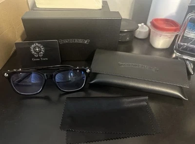 Gafas corazones cromadas diseño cox ucker cross negro y plata Foto 1 de 4