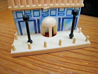 MB HOTEL Board Game 1986 - GENUINE LAMP POSTS x2 - vintage - Image 1 of 2