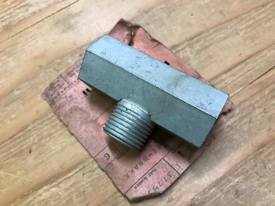 1959 1960 GMC CHEVROLET TRUCK SERIES 80 NOS GM AIR BRAKE "TEE" 3775301 - Image 1 of 2