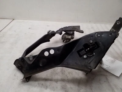 2006 2007 2008 2009 2010 2011, Mercedes-Benz CLS500, soporte delantal faro izquierdo Foto 1 de 4