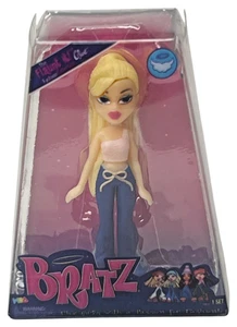 Mini Bratz Serie 1 Zur Schau gestellt! Cloe Flashback Minis 2 Zoll Puppe Sammlerstück - Bild 1 von 3